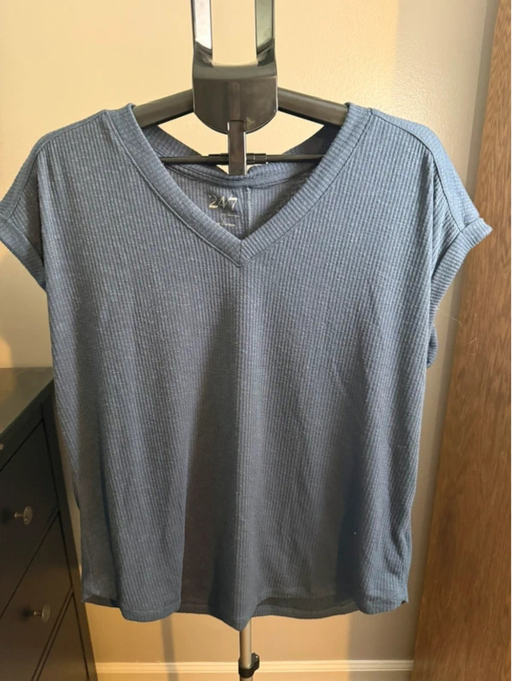 Maurices 24/7 Gray Ribbed V-Neck Top Size Large